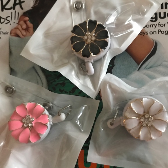 NWT Floral Rhinestone Retractable Name Badge - Picture 7 of 7